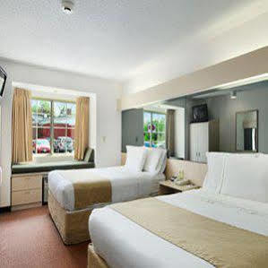 Microtel Inn & Suites By Wyndham Seneca Falls Exteriör bild